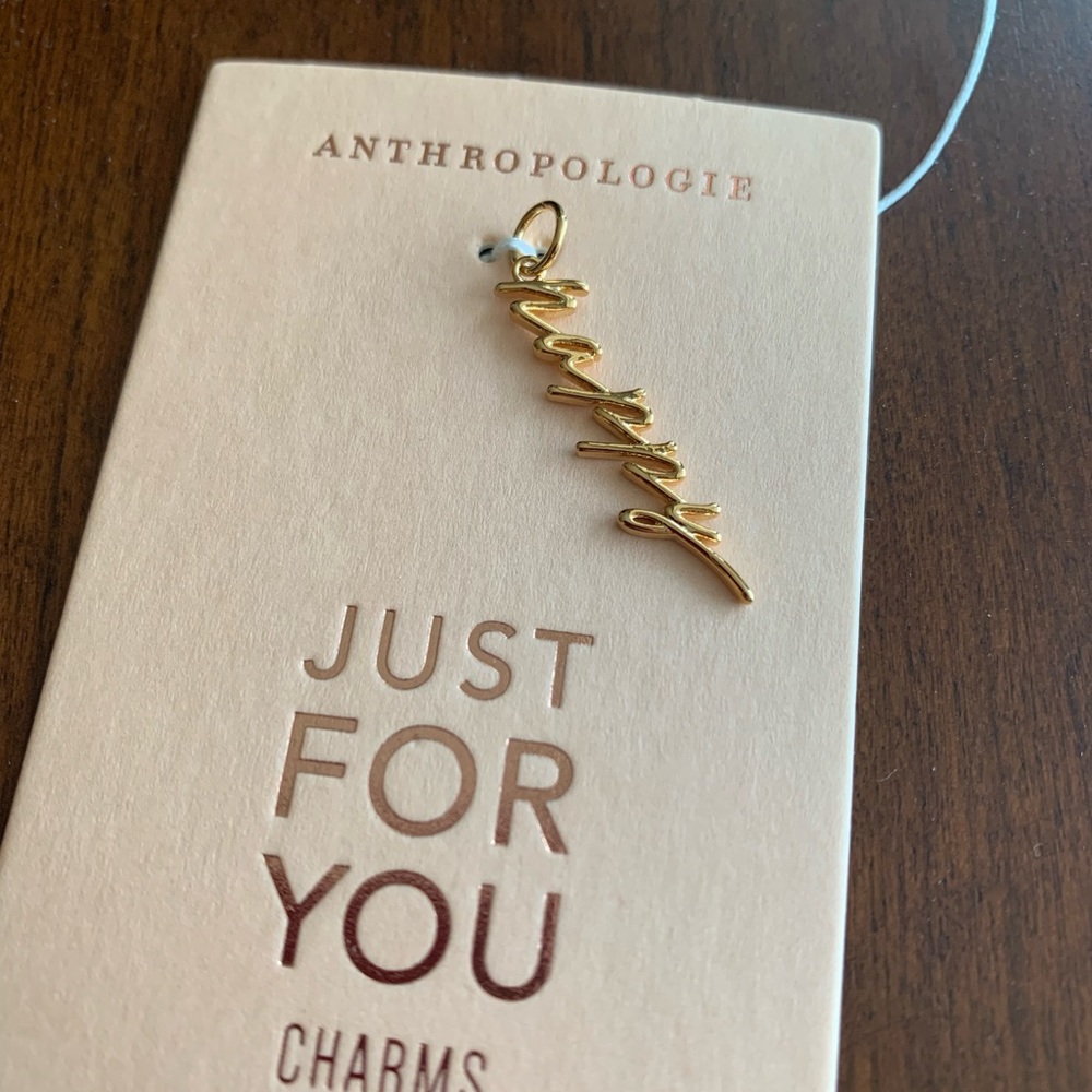 CHARM METAL SCRIPT WORD “Happy”